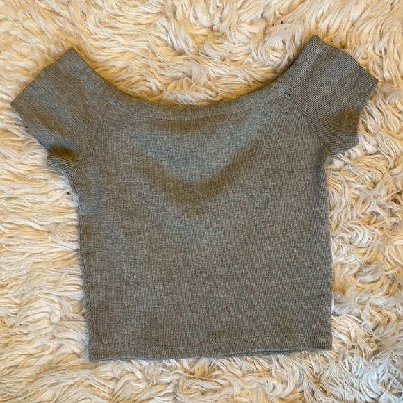 Gray off the shoulder crop top - Picture 2 of 3